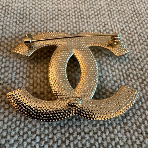 Brand New Chanel Classic CC Logo Gold Pearl Crystal Brooch - Picture 2 of 3